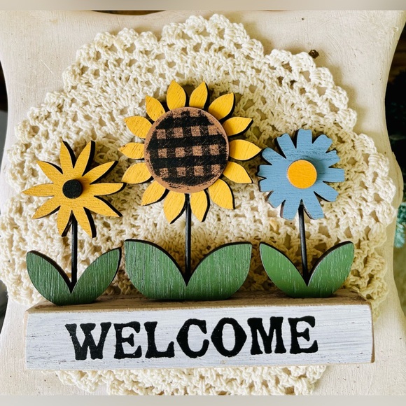 *Welcome Triple Flower Shelf Sitter - Picture 5 of 14